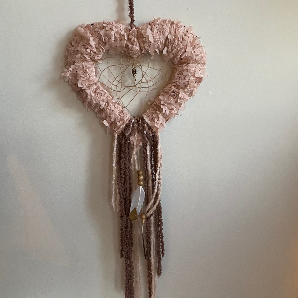 Pinki heart dreamcatcher
